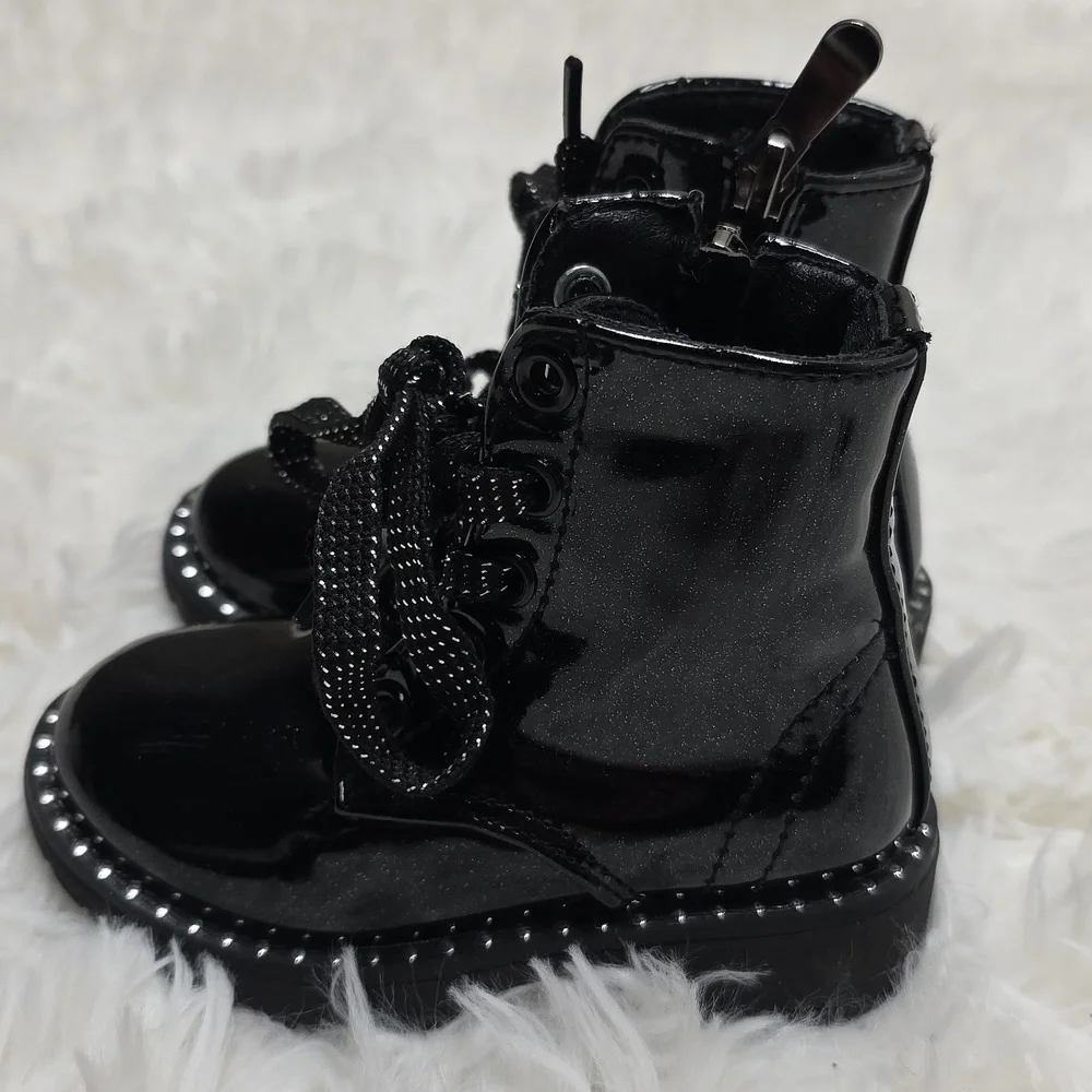 Tahari Merlene Kids Black Sparkle Lace-Up Boots. Size 5